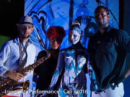 Performance show de saxofón y pintura en vivo
